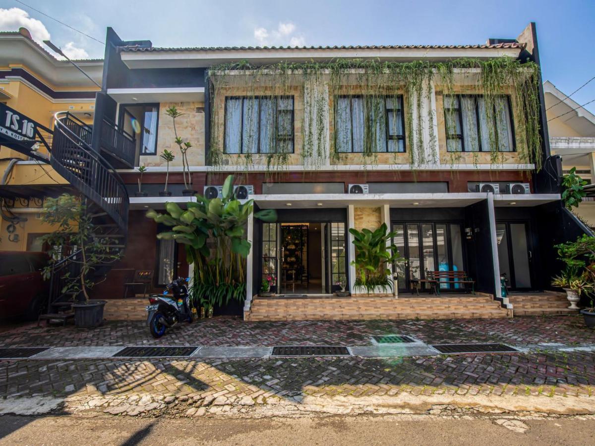 Casa Ts 16 Hotel Malang Exterior photo