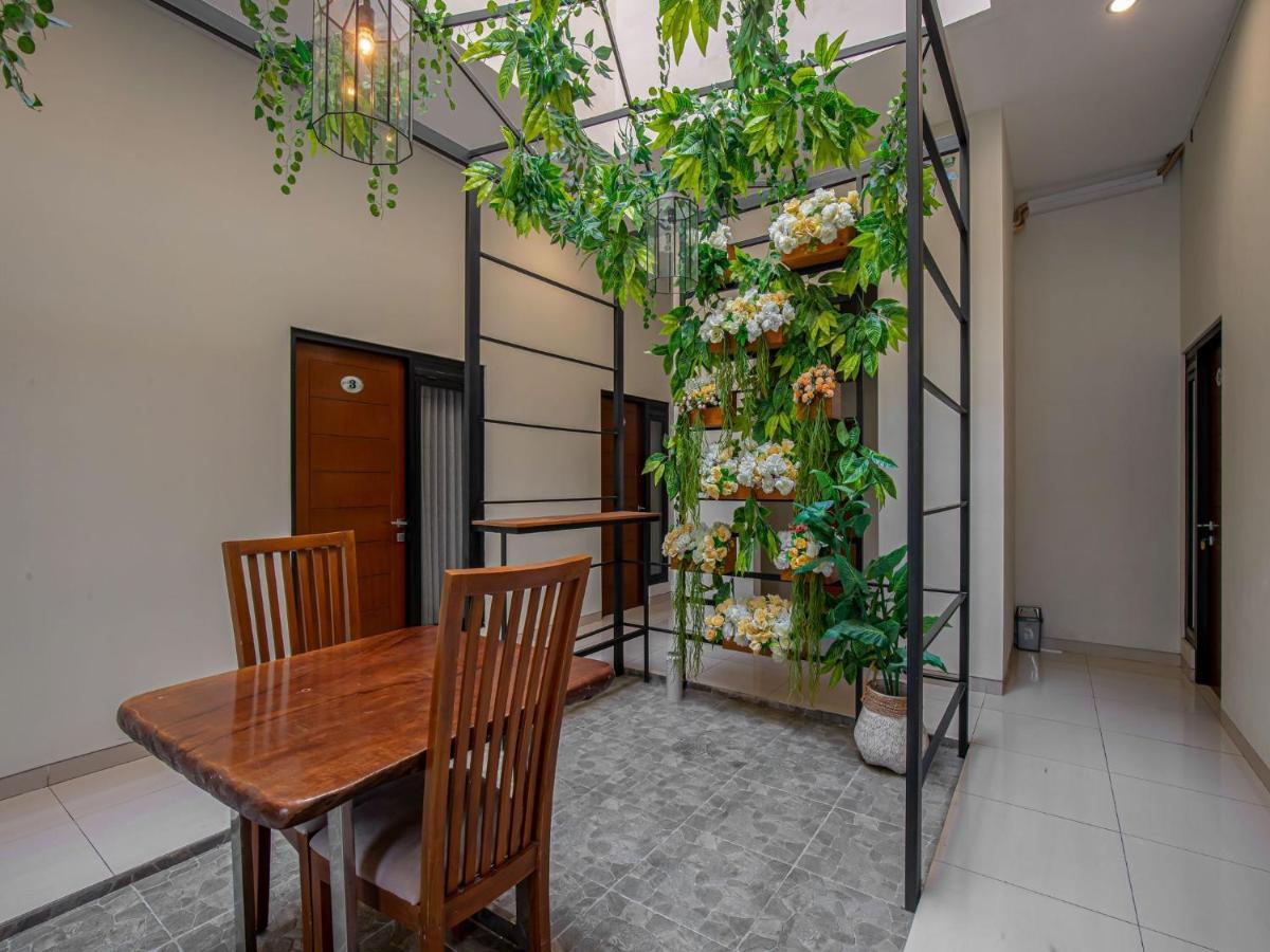 Casa Ts 16 Hotel Malang Exterior photo